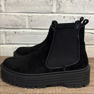Nasty Gal Pull On Black Boots Size 7